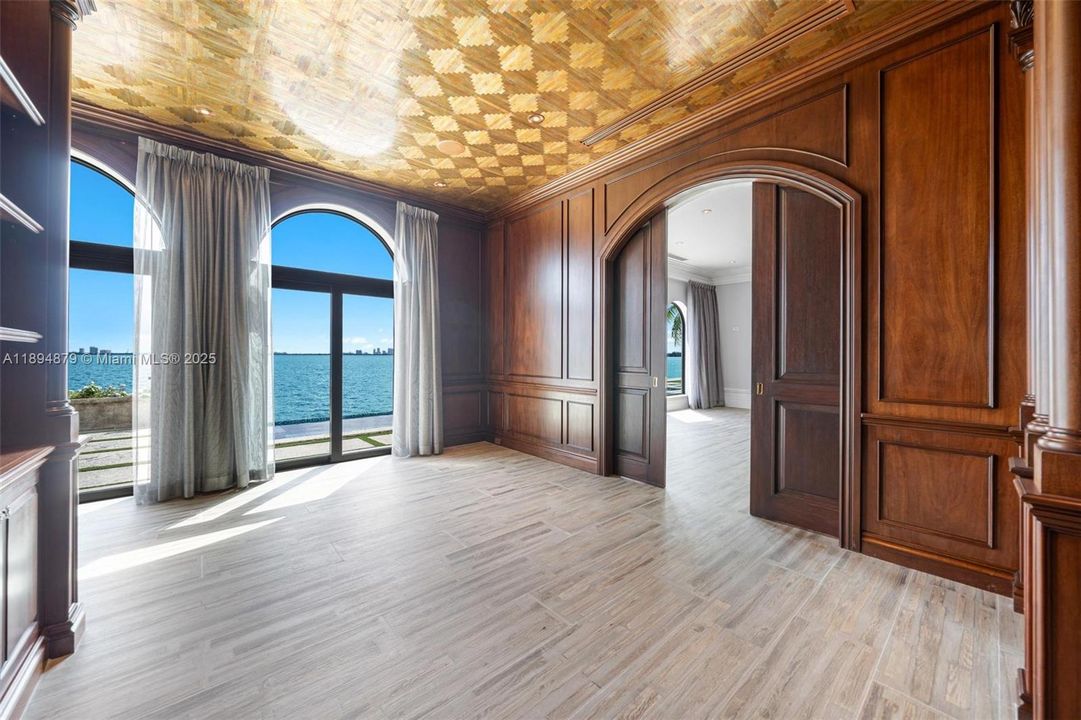 Activo con contrato: $35,000 (6 camas, 5 baños, 7531 Pies cuadrados)