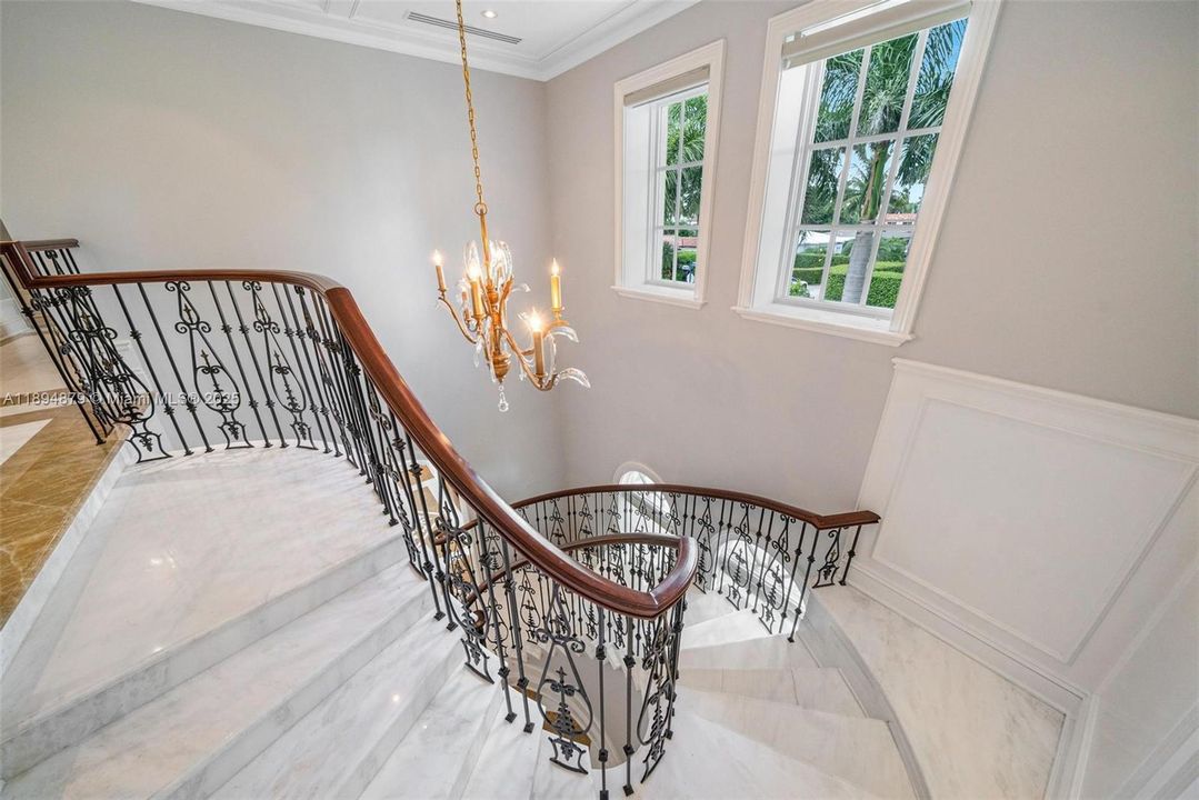 Activo con contrato: $35,000 (6 camas, 5 baños, 7531 Pies cuadrados)