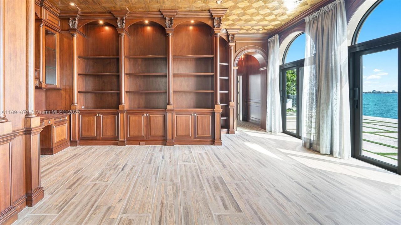 Activo con contrato: $35,000 (6 camas, 5 baños, 7531 Pies cuadrados)