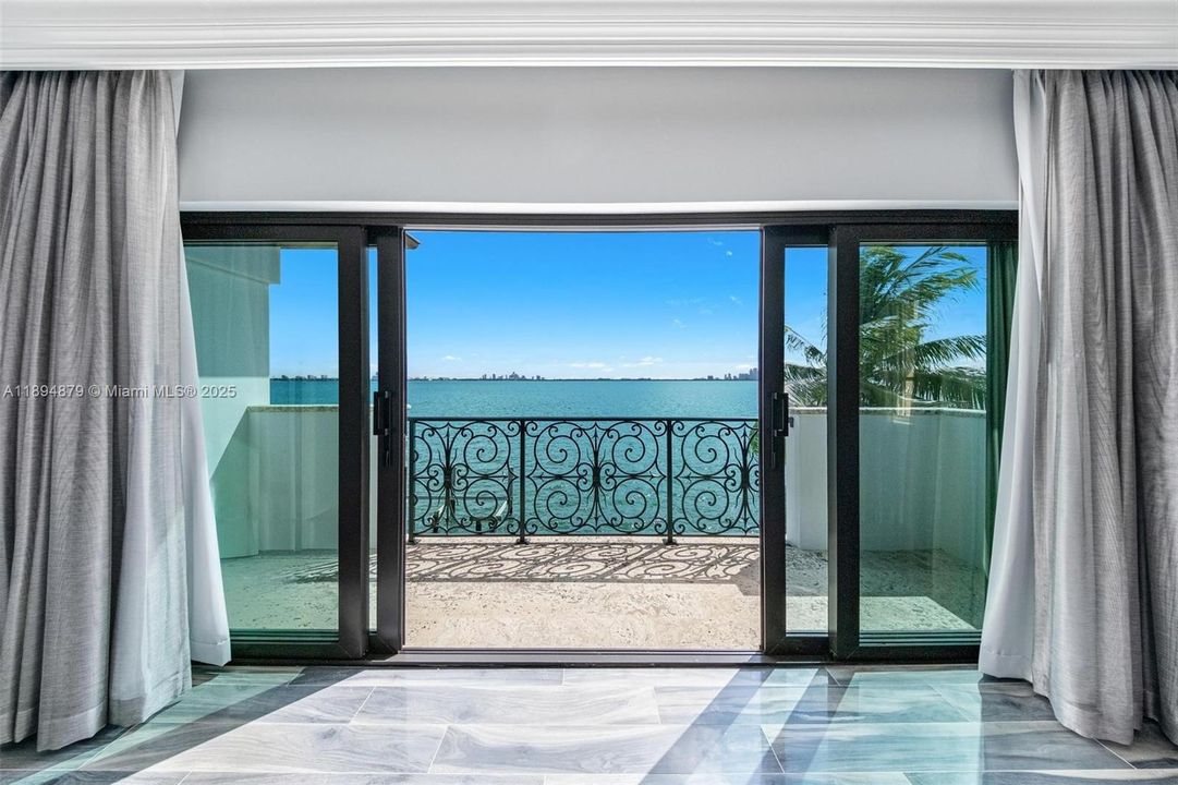 Activo con contrato: $35,000 (6 camas, 5 baños, 7531 Pies cuadrados)