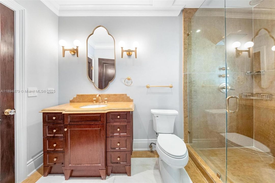 Shared bathroom between two bedrooms