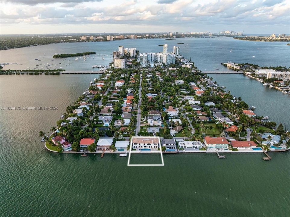 Activo con contrato: $35,000 (6 camas, 5 baños, 7531 Pies cuadrados)