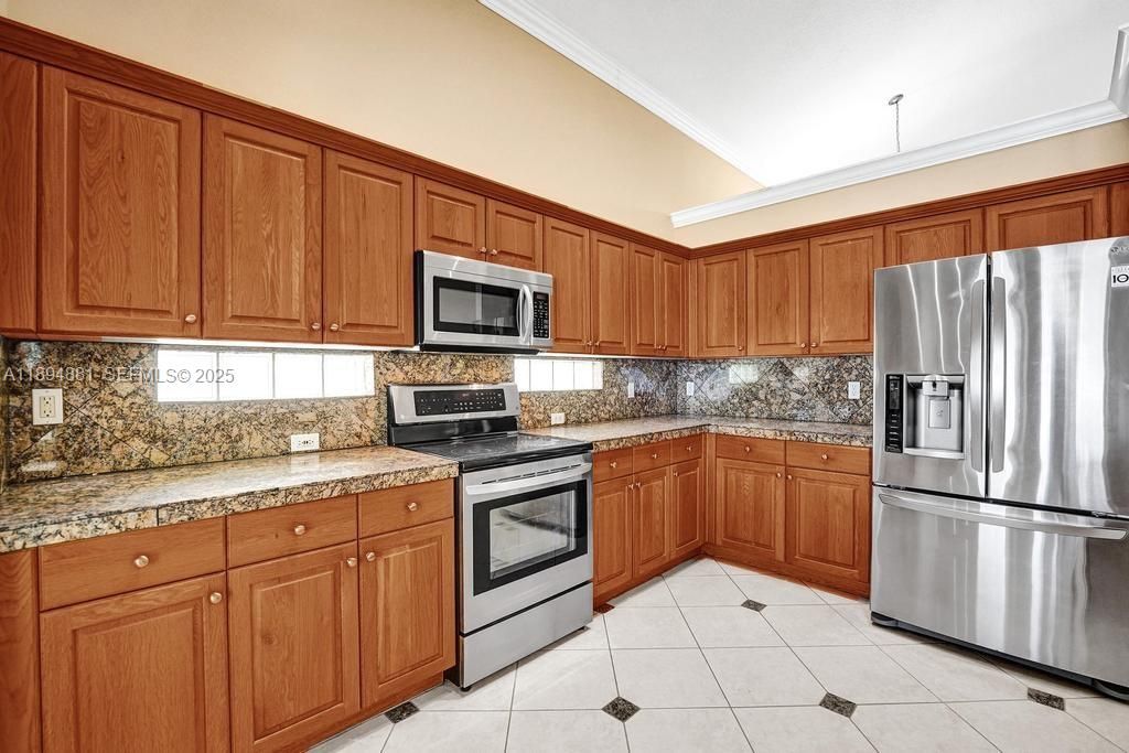 En Venta: $748,000 (4 camas, 4 baños, 2707 Pies cuadrados)