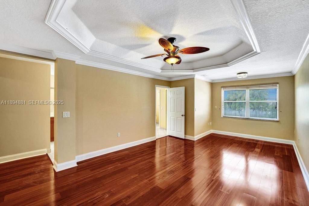 En Venta: $748,000 (4 camas, 4 baños, 2707 Pies cuadrados)