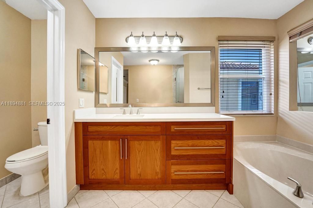 En Venta: $748,000 (4 camas, 4 baños, 2707 Pies cuadrados)