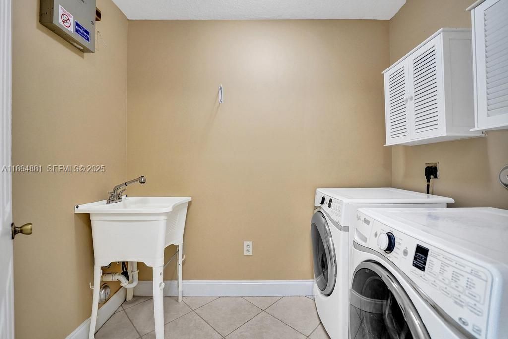 En Venta: $748,000 (4 camas, 4 baños, 2707 Pies cuadrados)