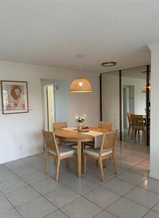 待售: $110,000 (1 贝兹, 1 浴室, 597 平方英尺)