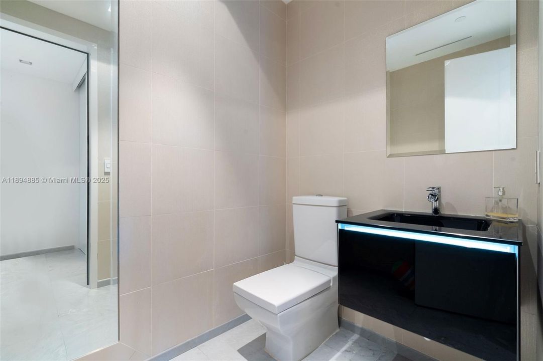 待售: $6,250,000 (2 贝兹, 2 浴室, 1870 平方英尺)