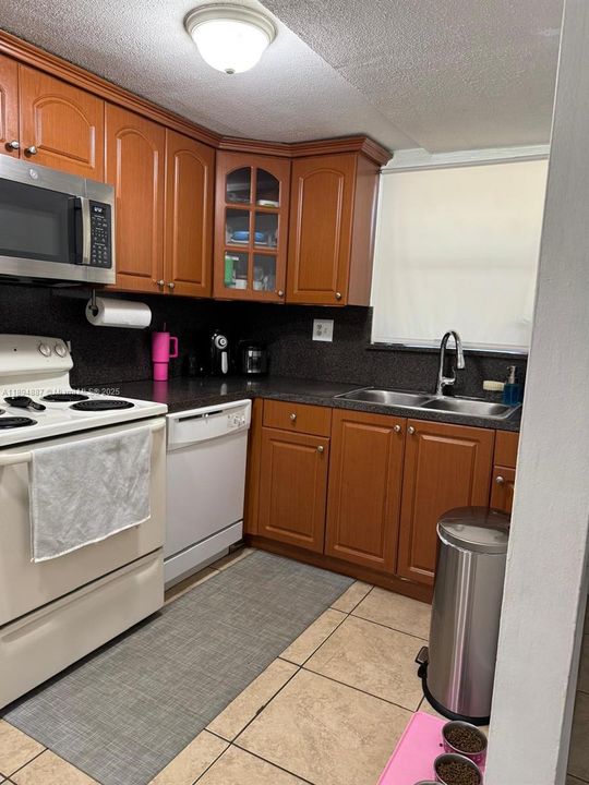 Под контрактом: $2,250 (2 спален, 1 ванн, 1125 Квадратных фут)