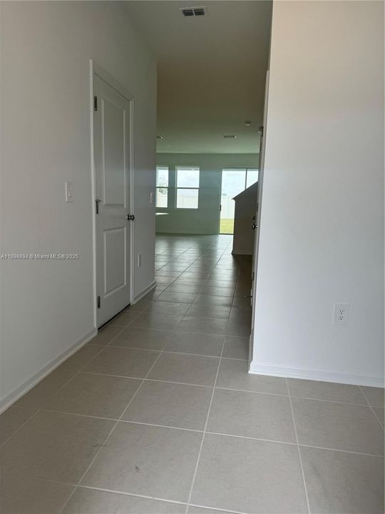 Recently Rented: $1,800 (3 beds, 2 baths, 1787 Square Feet)