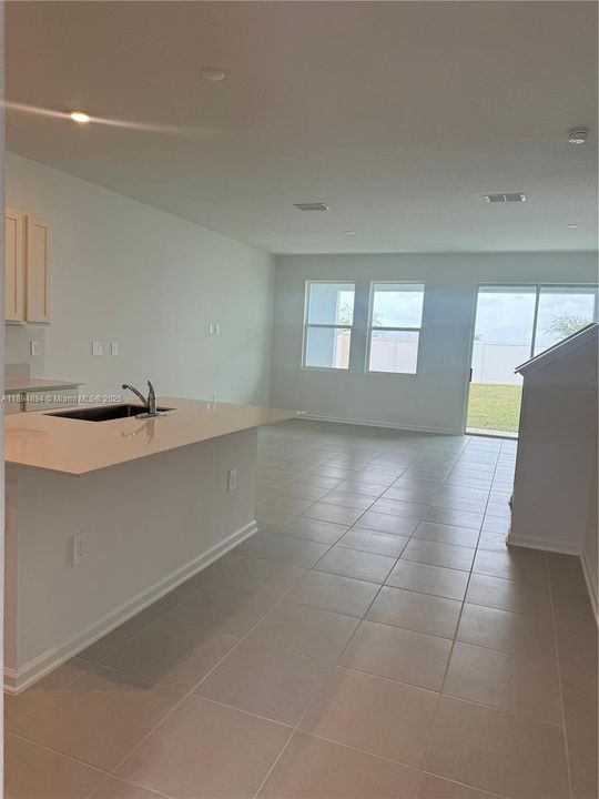 Recently Rented: $1,800 (3 beds, 2 baths, 1787 Square Feet)