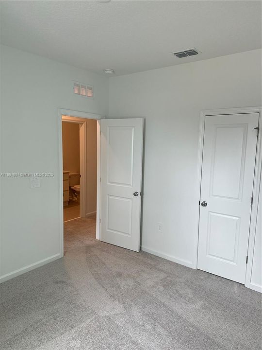 Recently Rented: $1,800 (3 beds, 2 baths, 1787 Square Feet)