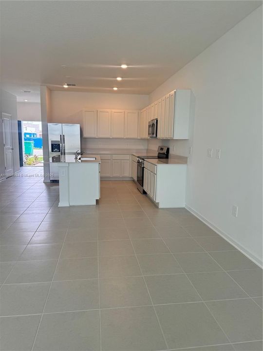 Recently Rented: $1,800 (3 beds, 2 baths, 1787 Square Feet)