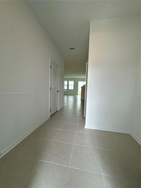 Recently Rented: $1,800 (3 beds, 2 baths, 1787 Square Feet)