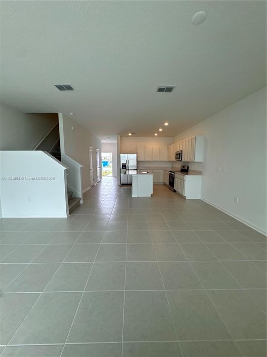 Recently Rented: $1,800 (3 beds, 2 baths, 1787 Square Feet)