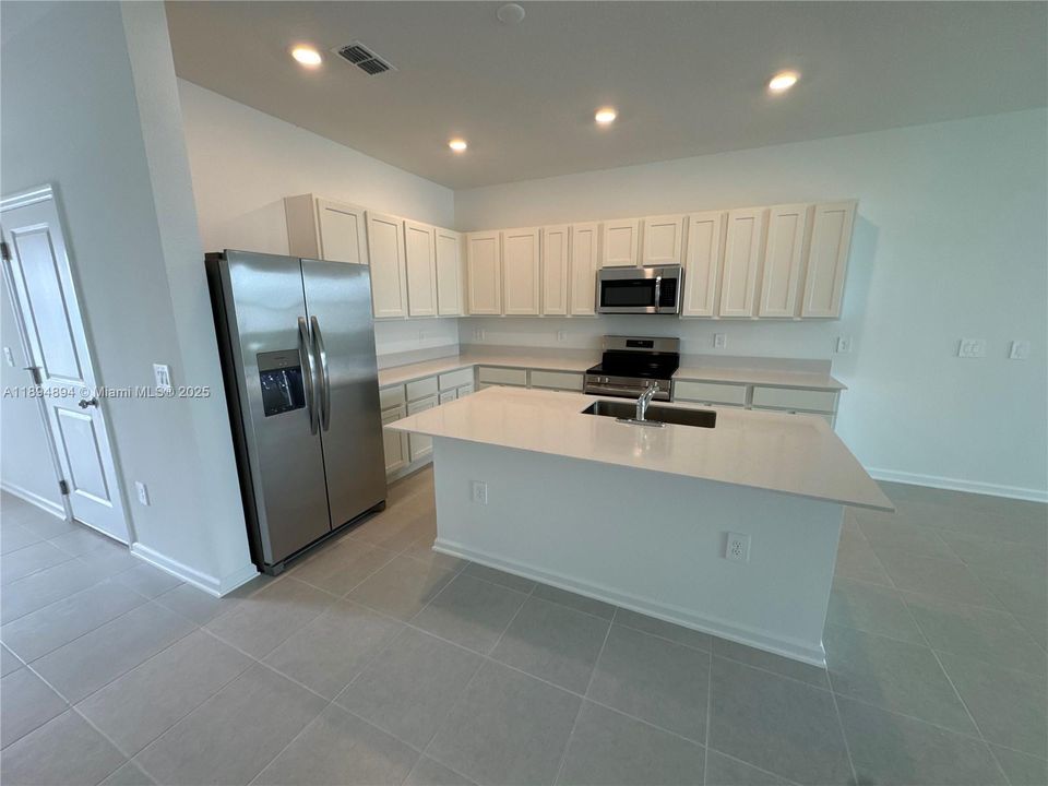 Recently Rented: $1,800 (3 beds, 2 baths, 1787 Square Feet)