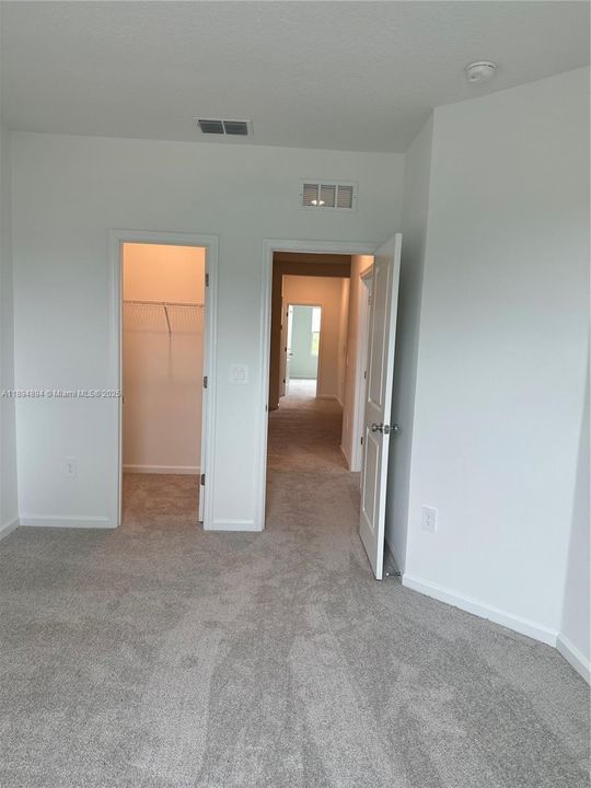 Recently Rented: $1,800 (3 beds, 2 baths, 1787 Square Feet)