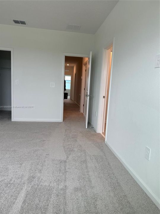 Recently Rented: $1,800 (3 beds, 2 baths, 1787 Square Feet)