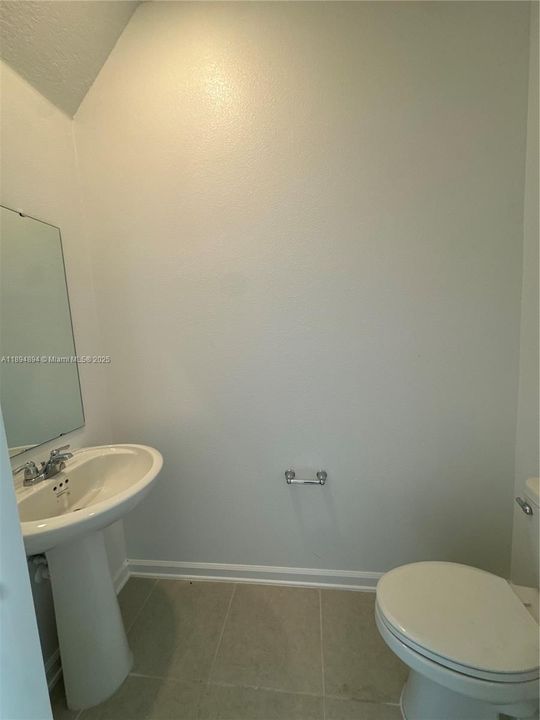 Recently Rented: $1,800 (3 beds, 2 baths, 1787 Square Feet)