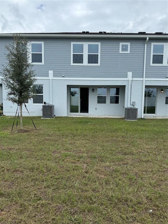 Recently Rented: $1,800 (3 beds, 2 baths, 1787 Square Feet)