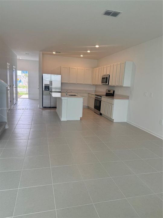 Recently Rented: $1,800 (3 beds, 2 baths, 1787 Square Feet)