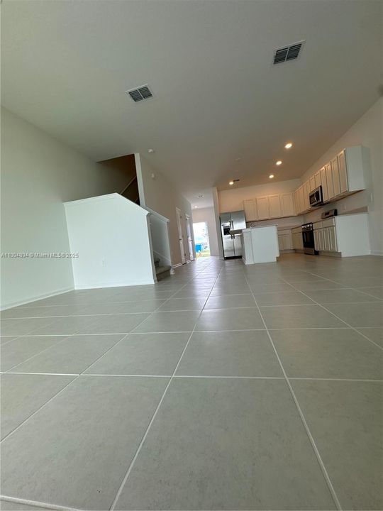 Recently Rented: $1,800 (3 beds, 2 baths, 1787 Square Feet)