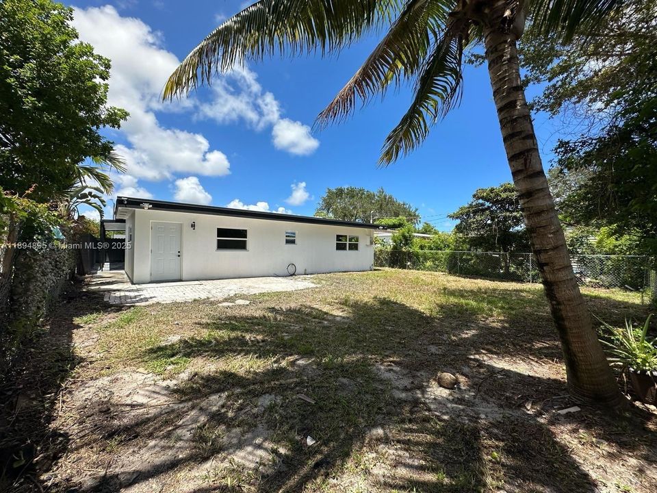 Active With Contract: $665,000 (4 beds, 3 baths, 1945 Square Feet)