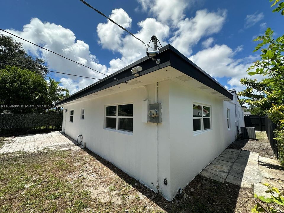 Active With Contract: $665,000 (4 beds, 3 baths, 1945 Square Feet)