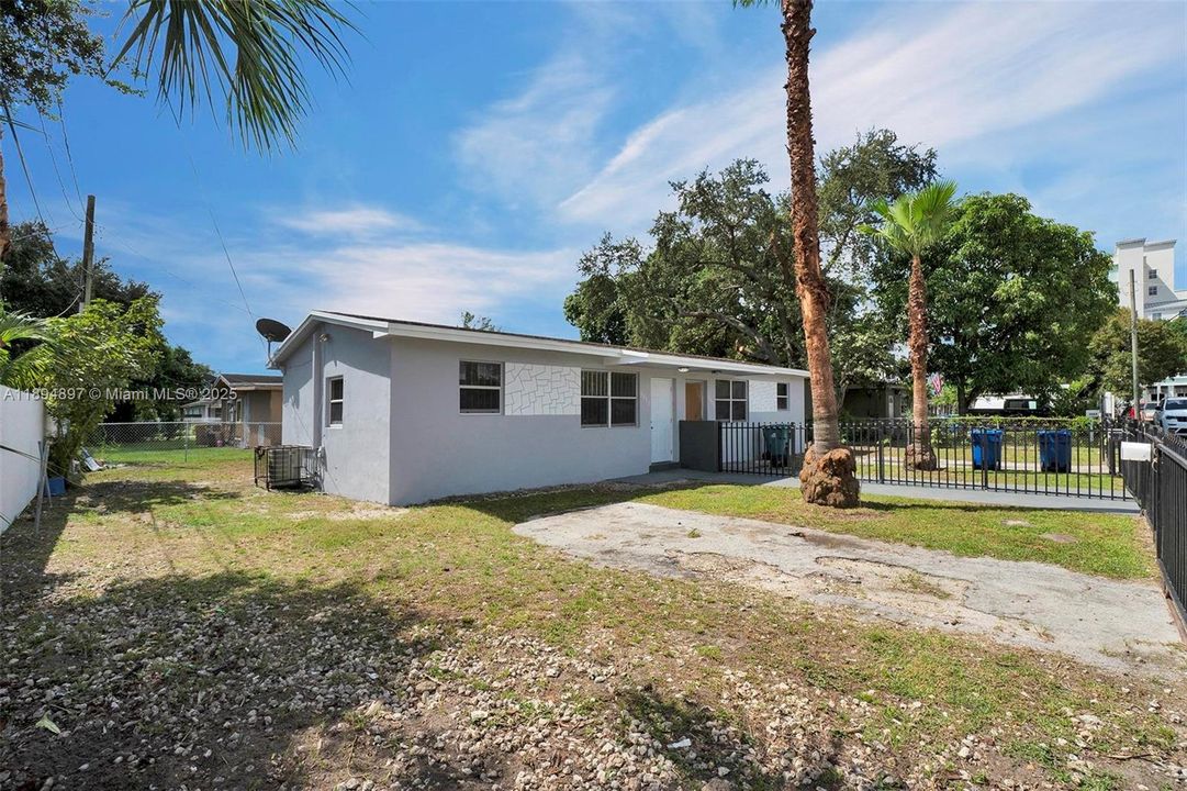 Recently Rented: $1,800 (1 beds, 1 baths, 2402 Square Feet)