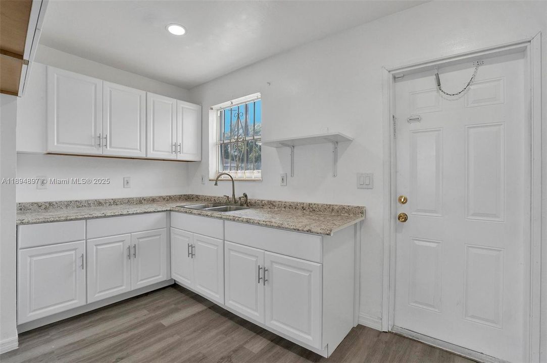 Recently Rented: $1,800 (1 beds, 1 baths, 2402 Square Feet)