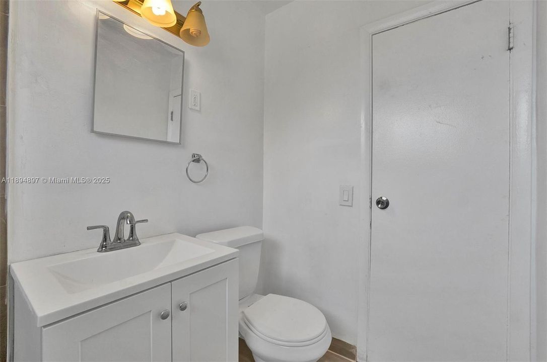 Recently Rented: $1,800 (1 beds, 1 baths, 2402 Square Feet)