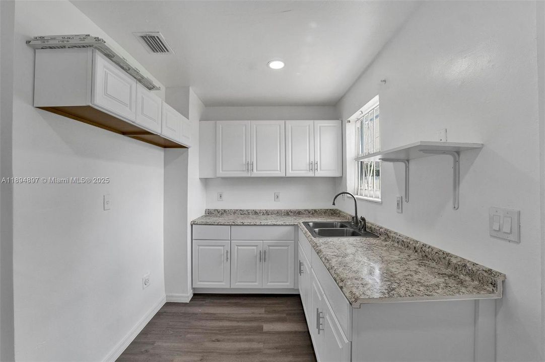 Recently Rented: $1,800 (1 beds, 1 baths, 2402 Square Feet)