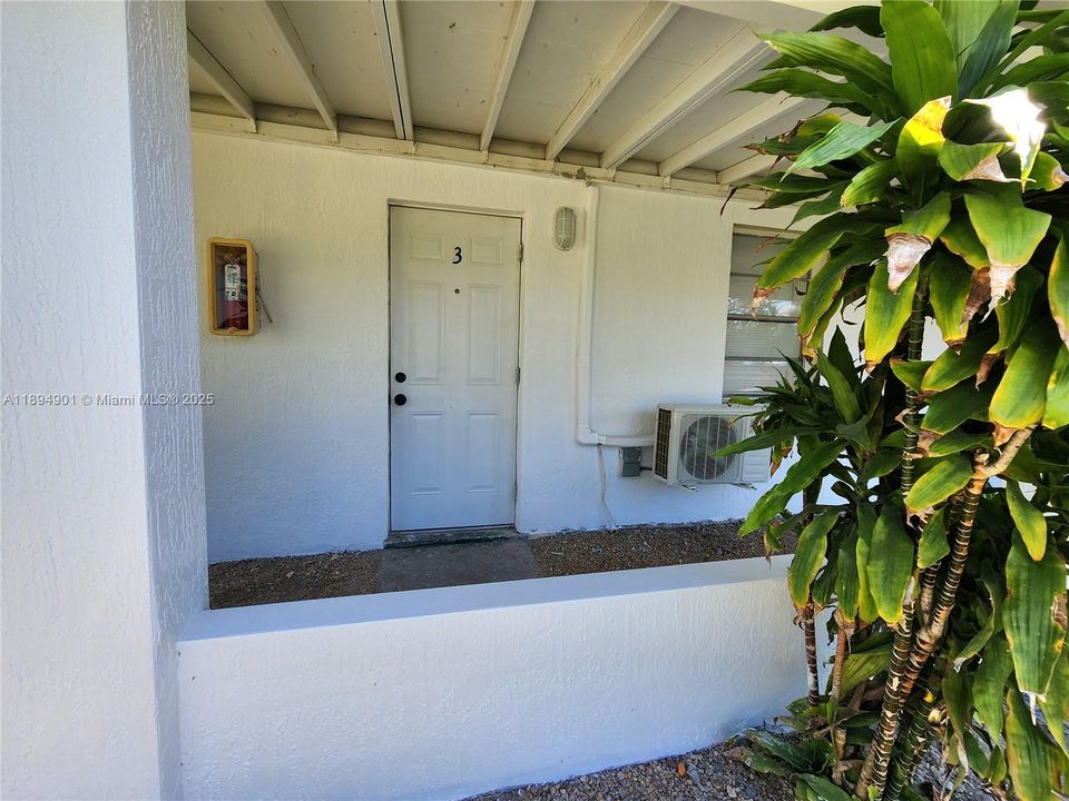 For Rent: $1,200 (0 beds, 1 baths, 1319 Square Feet)