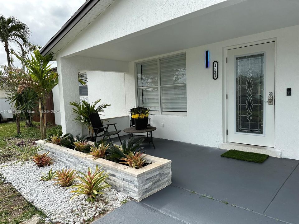 В аренду: $6,000 (4 спален, 2 ванн, 1718 Квадратных фут)