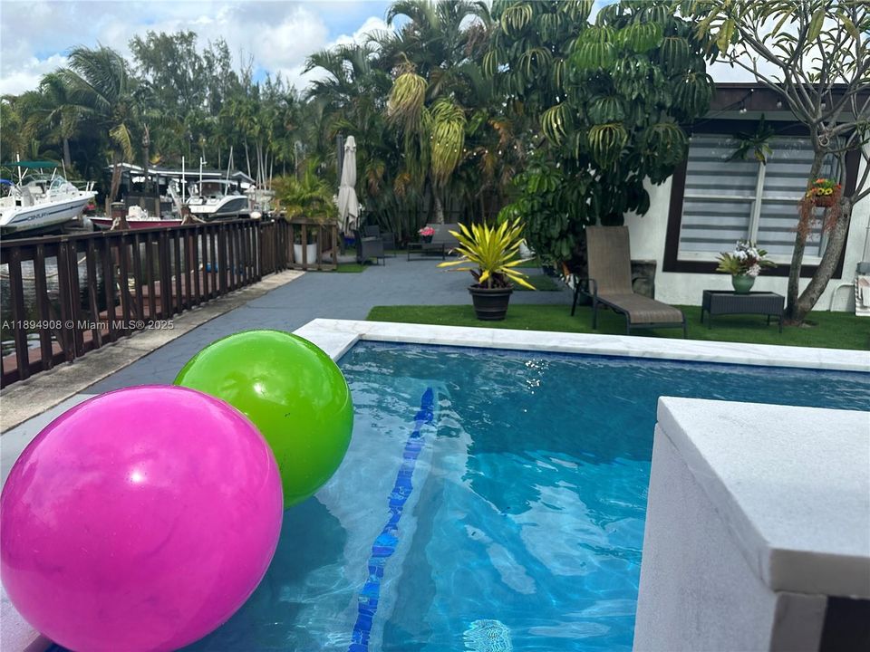 В аренду: $6,000 (4 спален, 2 ванн, 1718 Квадратных фут)