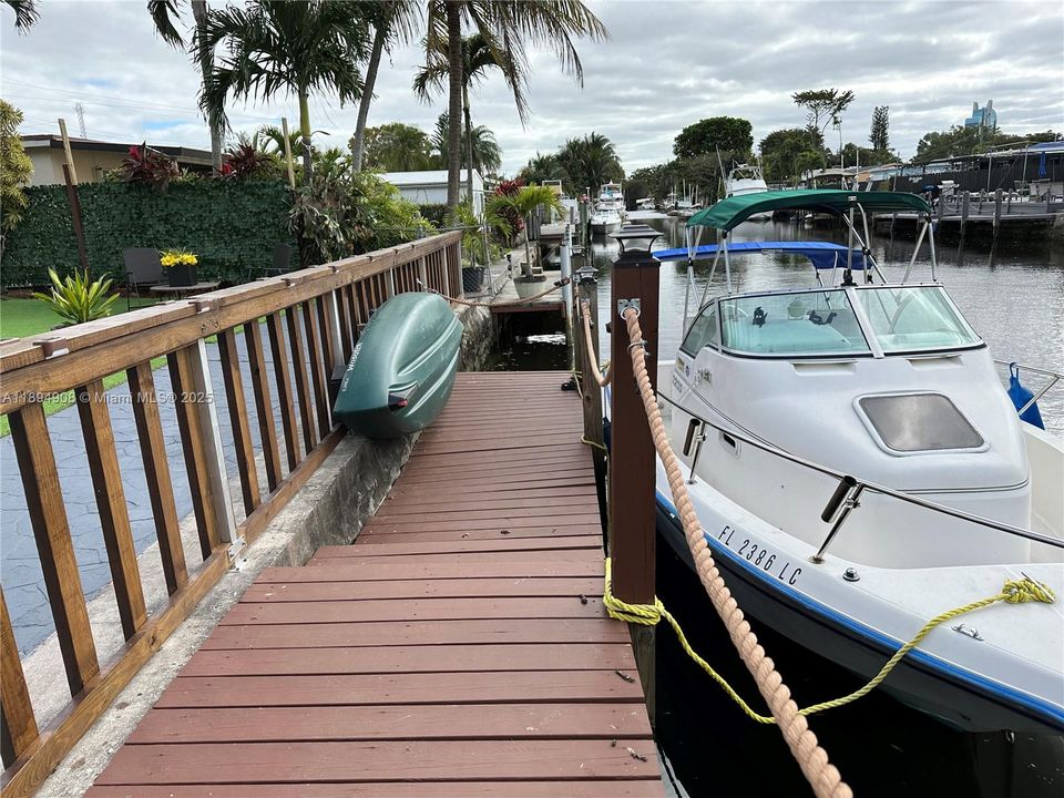 В аренду: $6,000 (4 спален, 2 ванн, 1718 Квадратных фут)