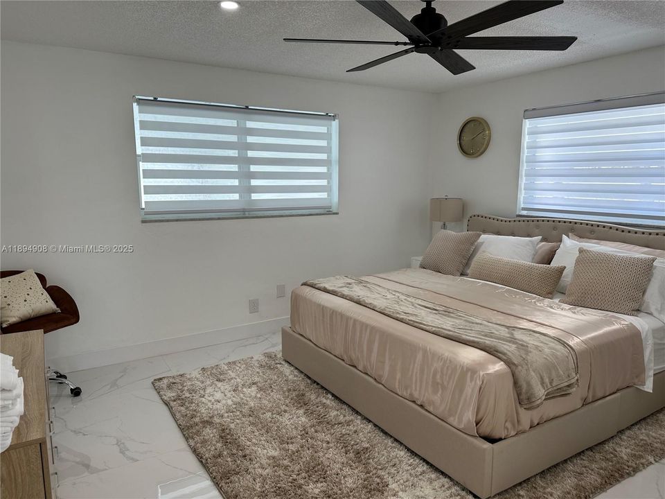 В аренду: $6,000 (4 спален, 2 ванн, 1718 Квадратных фут)