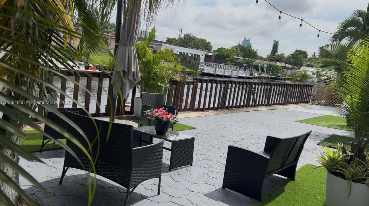 В аренду: $6,000 (4 спален, 2 ванн, 1718 Квадратных фут)