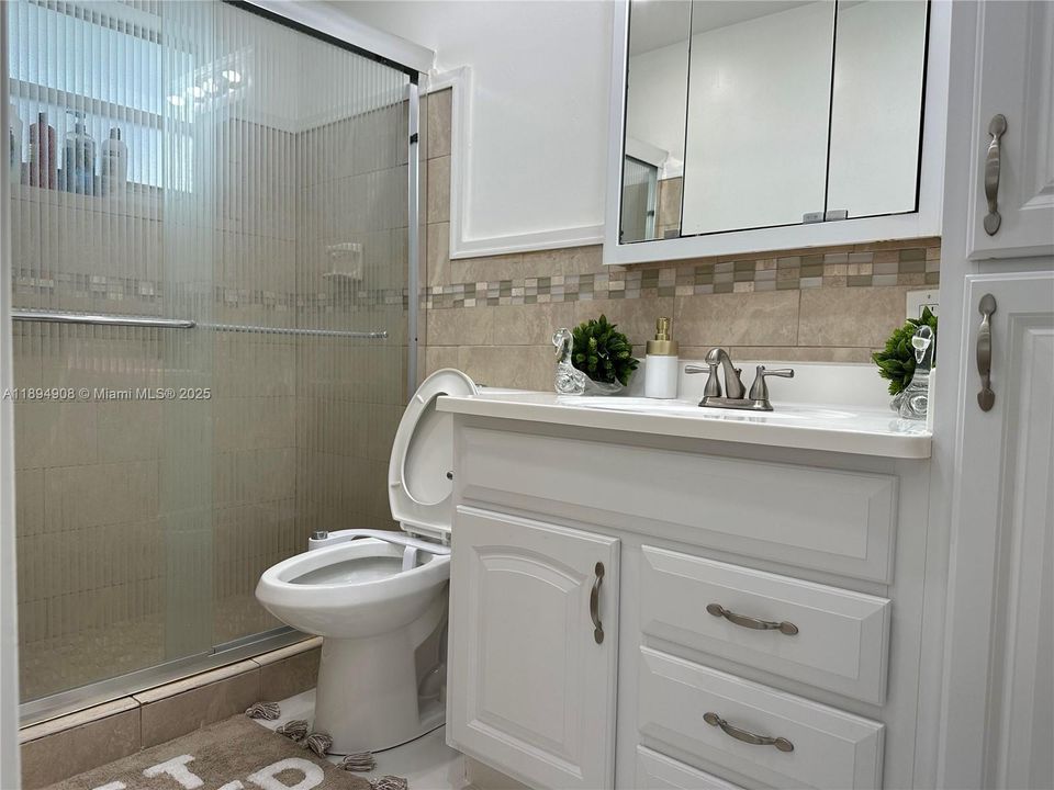 В аренду: $6,000 (4 спален, 2 ванн, 1718 Квадратных фут)