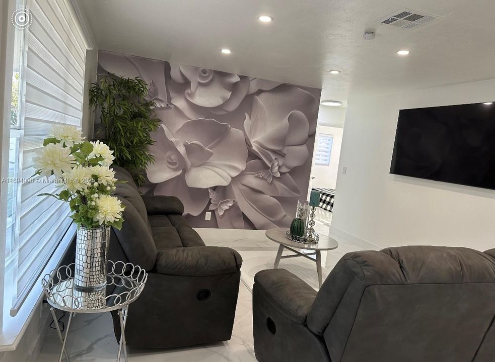 В аренду: $6,000 (4 спален, 2 ванн, 1718 Квадратных фут)