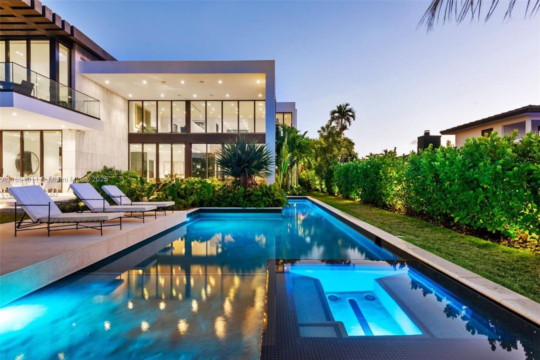 For Sale: $8,995,000 (7 beds, 7 baths, 6230 Square Feet)