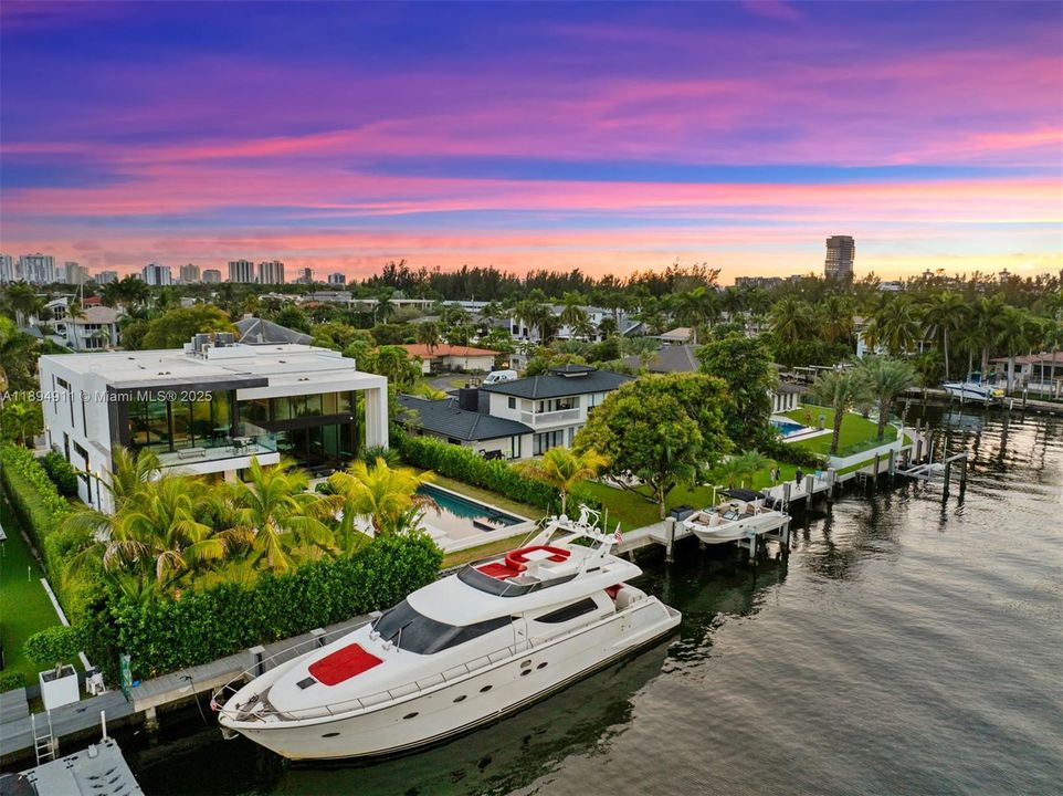 For Sale: $8,995,000 (7 beds, 7 baths, 6230 Square Feet)