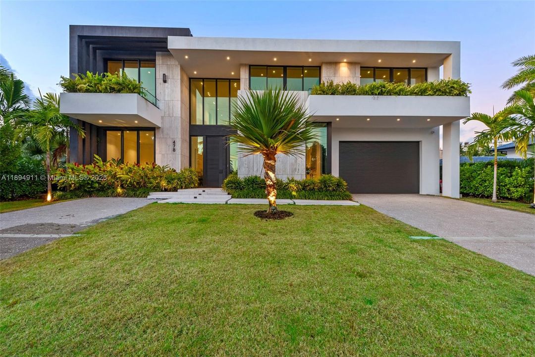 For Sale: $8,995,000 (7 beds, 7 baths, 6230 Square Feet)