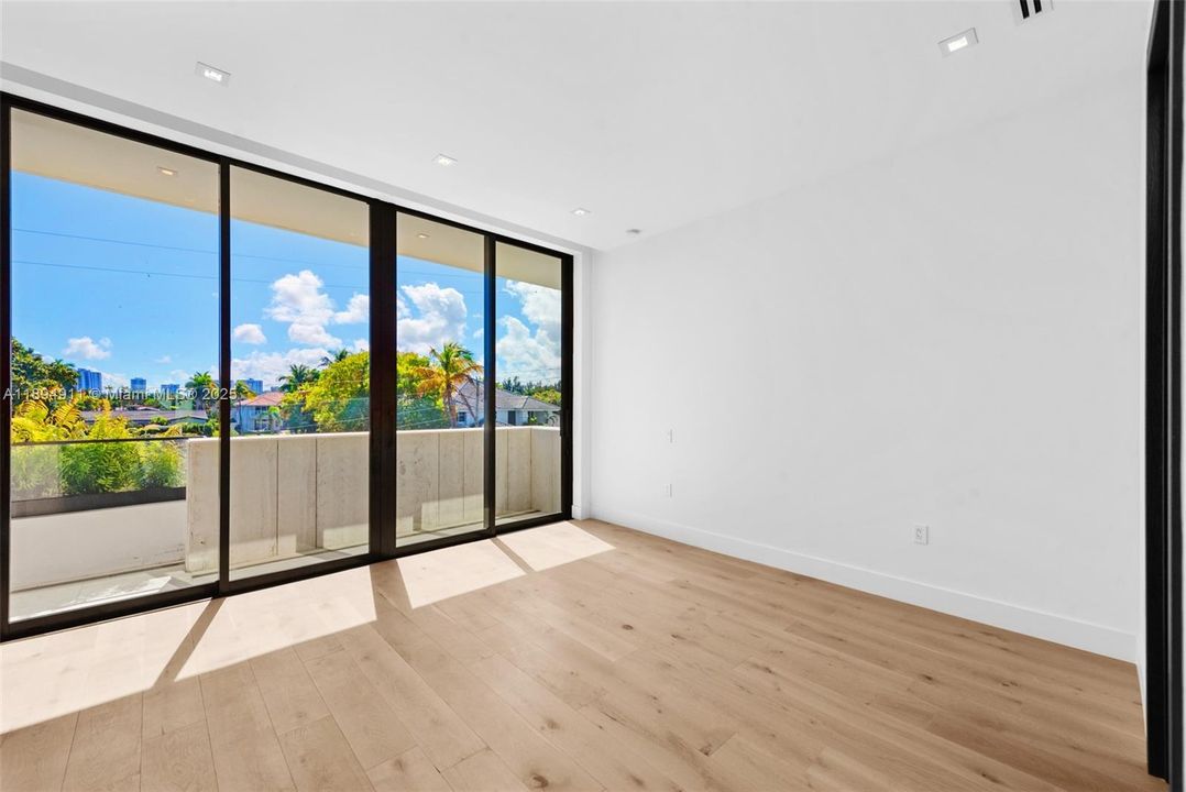 For Sale: $8,995,000 (7 beds, 7 baths, 6230 Square Feet)