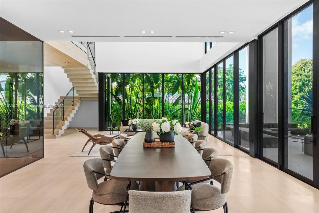 For Sale: $8,995,000 (7 beds, 7 baths, 6230 Square Feet)