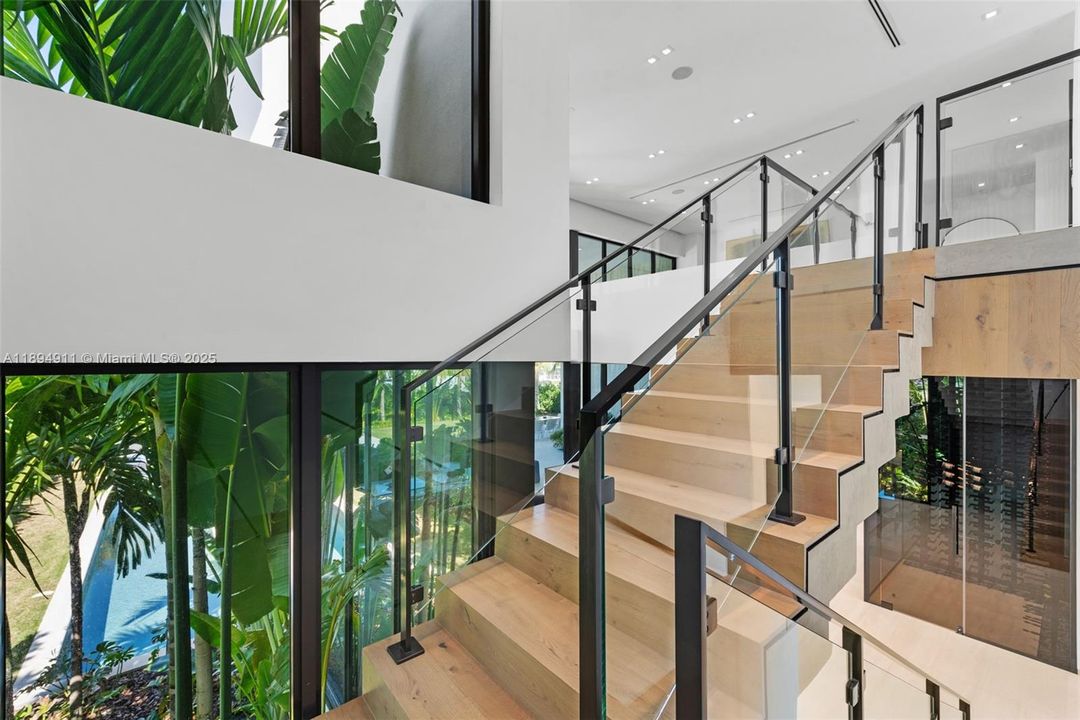 For Sale: $8,995,000 (7 beds, 7 baths, 6230 Square Feet)