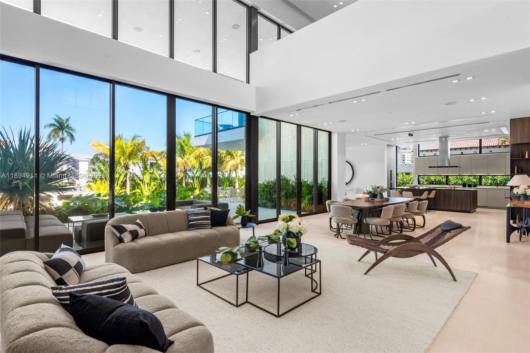 For Sale: $8,995,000 (7 beds, 7 baths, 6230 Square Feet)