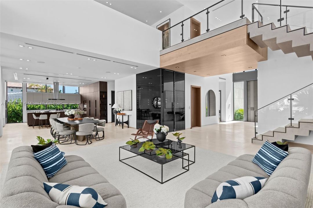 For Sale: $8,995,000 (7 beds, 7 baths, 6230 Square Feet)