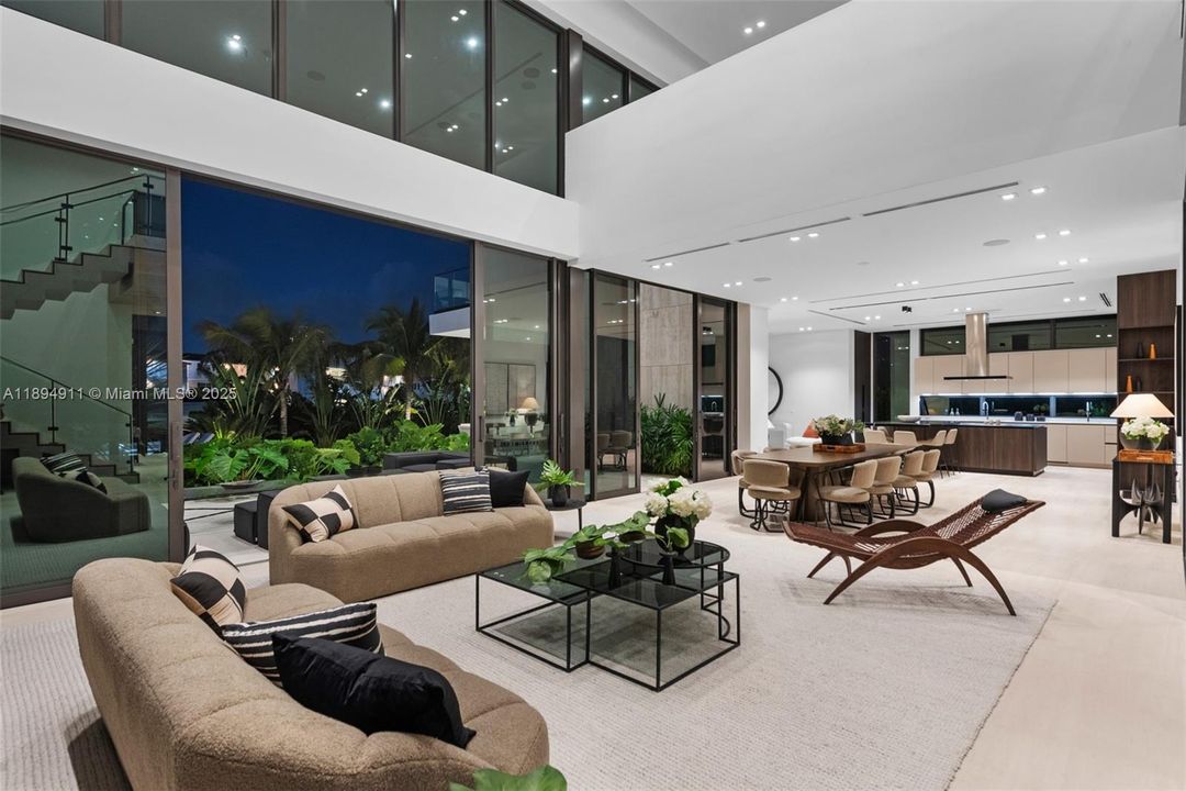 For Sale: $8,995,000 (7 beds, 7 baths, 6230 Square Feet)