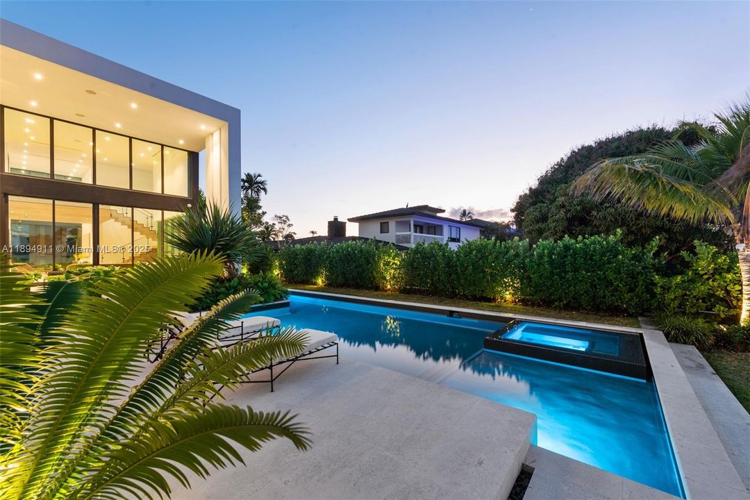 For Sale: $8,995,000 (7 beds, 7 baths, 6230 Square Feet)